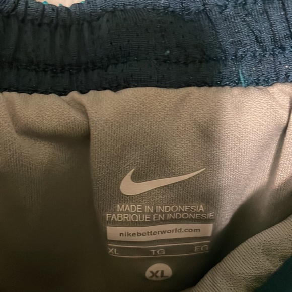 Nike running shorts - Picture 3 of 4